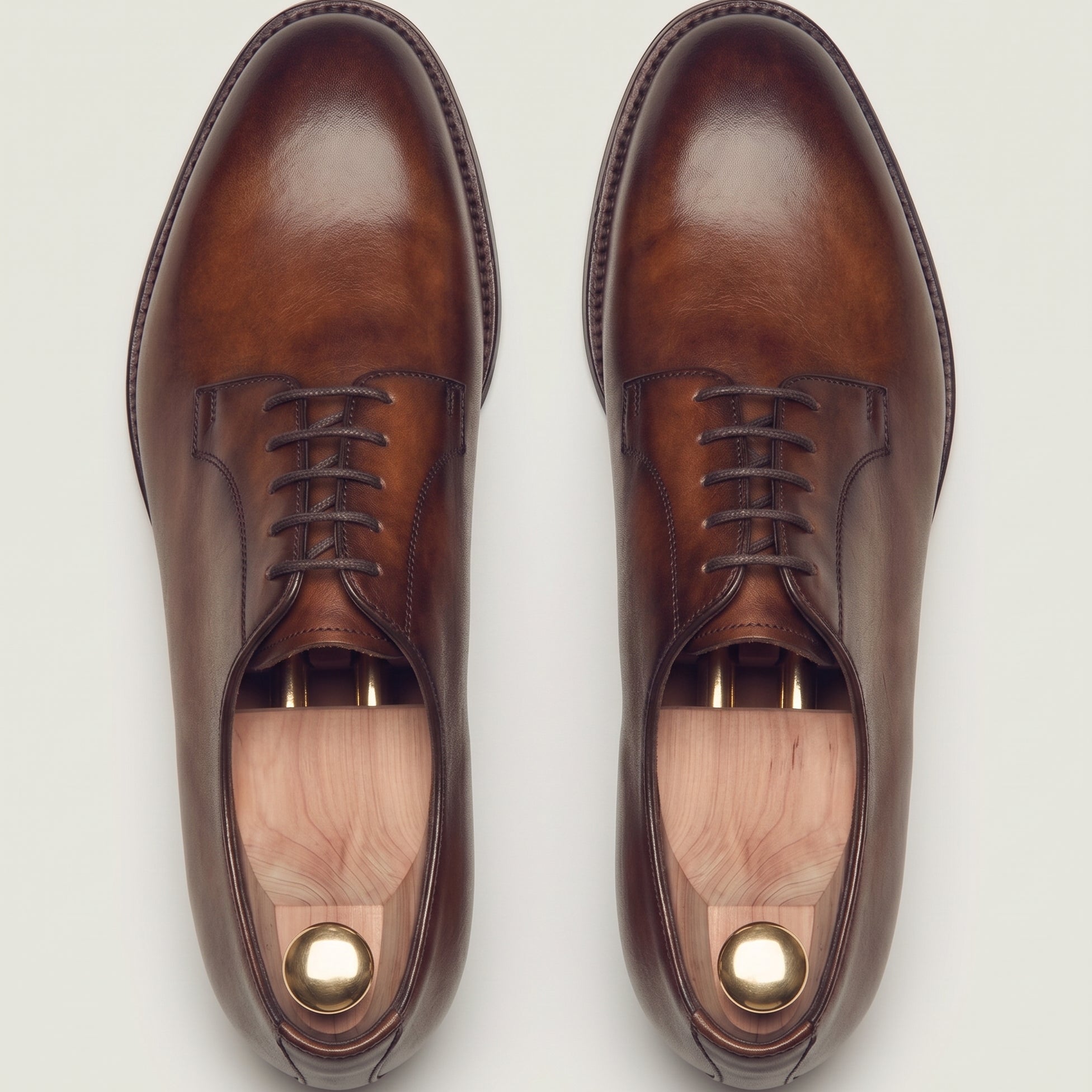 Braune Derby-Schuhe aus Leder mit Patina-Finish